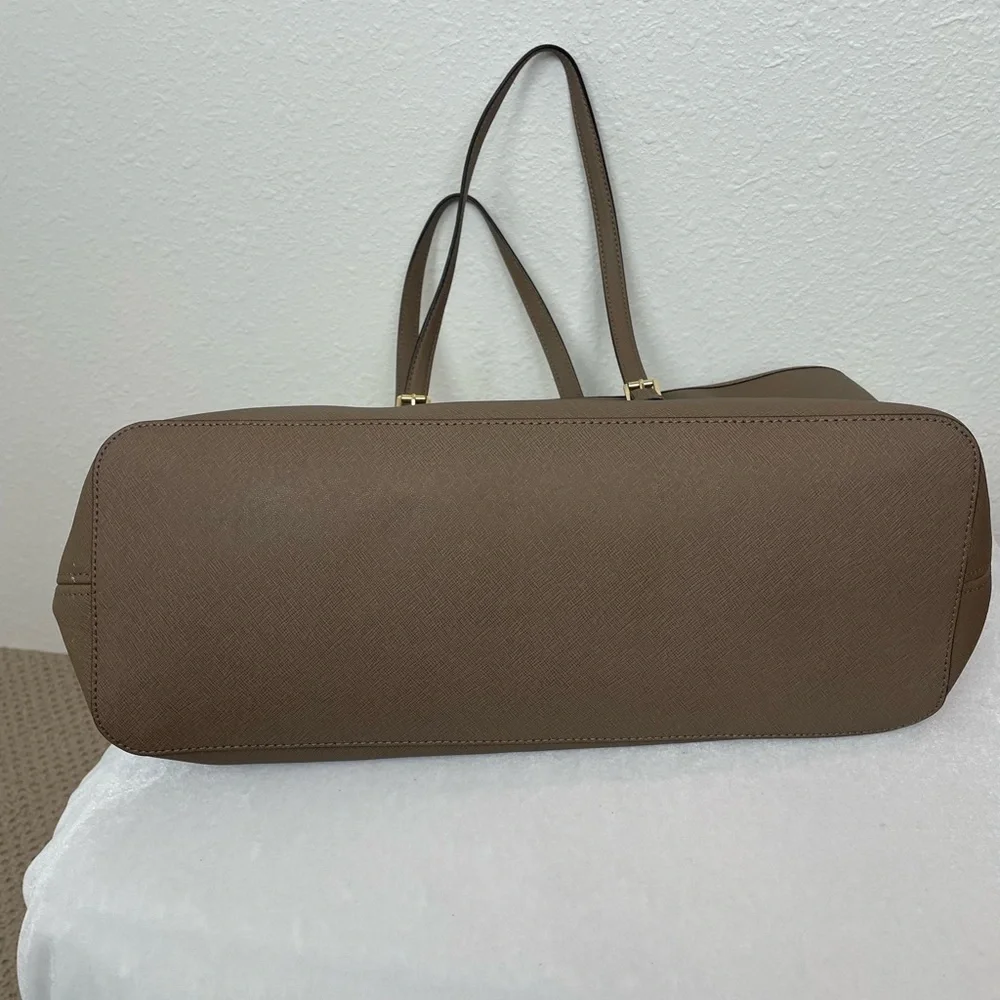 Micheal Kors jet set tote